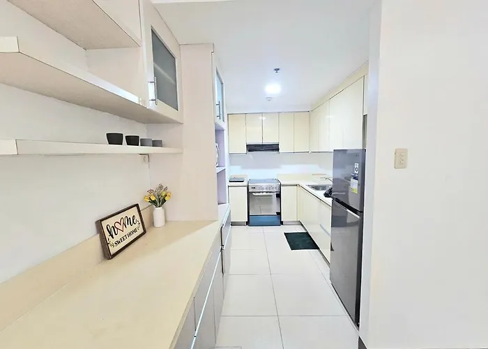 The Infinity Towers In Bgc - Spacious 2 Bedroom - View, Washer, Fast Wifi Apartment *