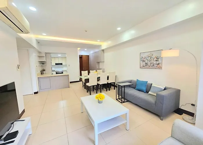 The Infinity Towers In Bgc - Spacious 2 Bedroom - View, Washer, Fast Wifi Apartment *