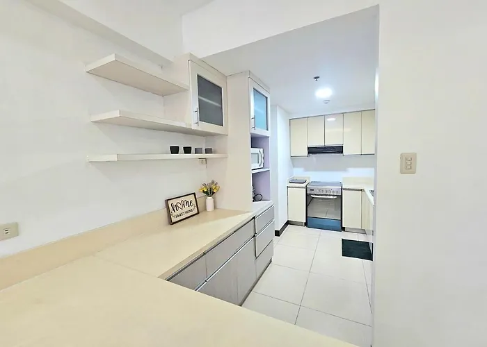 The Infinity Towers In Bgc - Spacious 2 Bedroom - View, Washer, Fast Wifi Apartment Manila