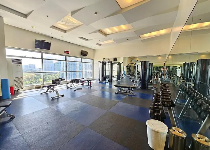 The Infinity Towers In Bgc - Spacious 2 Bedroom - View, Washer, Fast Wifi Apartment *