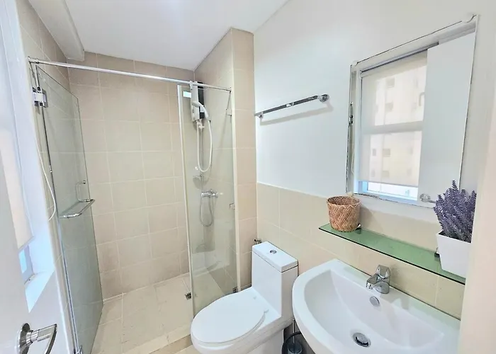 The Infinity Towers In Bgc - Spacious 2 Bedroom - View, Washer, Fast Wifi Apartment *